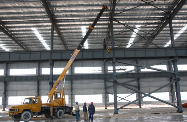 鋼結構廠房是怎樣報價的？每平米報價？按噸報價？