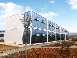 如果在工地使用臨時住房，選擇這個集裝箱房，